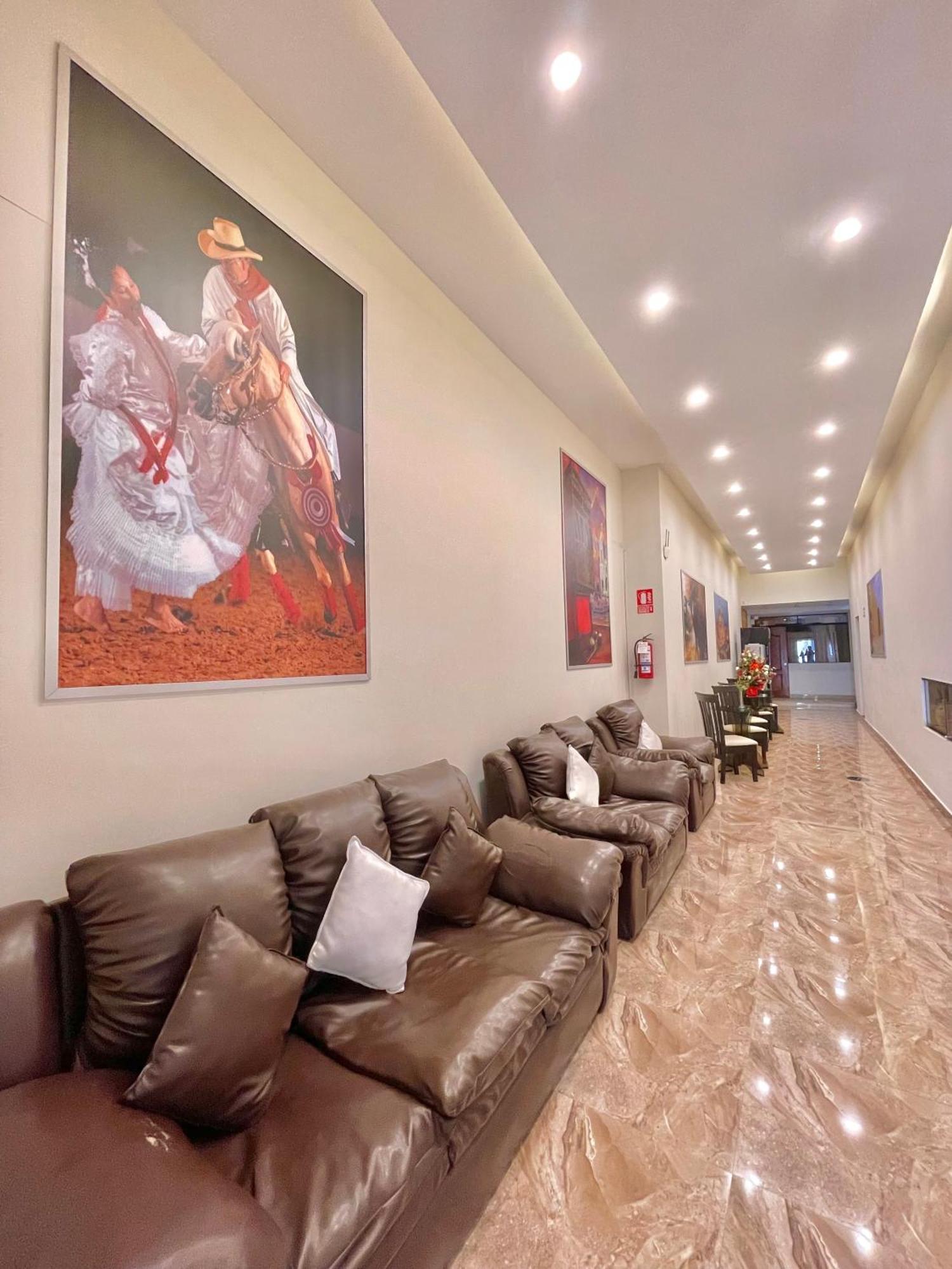 Jultom Inn Hotel & Suites トルヒーリョ エクステリア 写真
