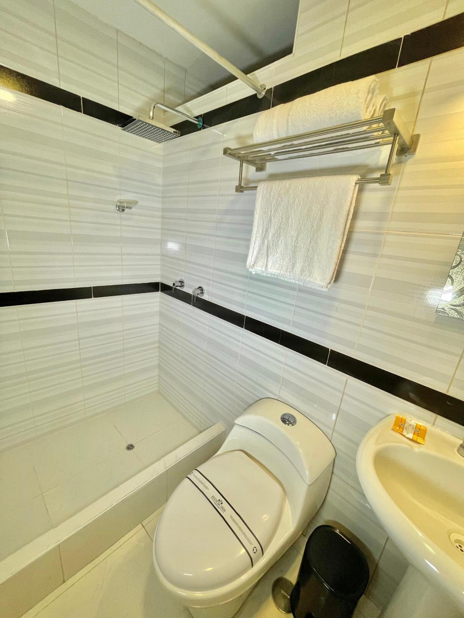Jultom Inn Hotel & Suites トルヒーリョ エクステリア 写真