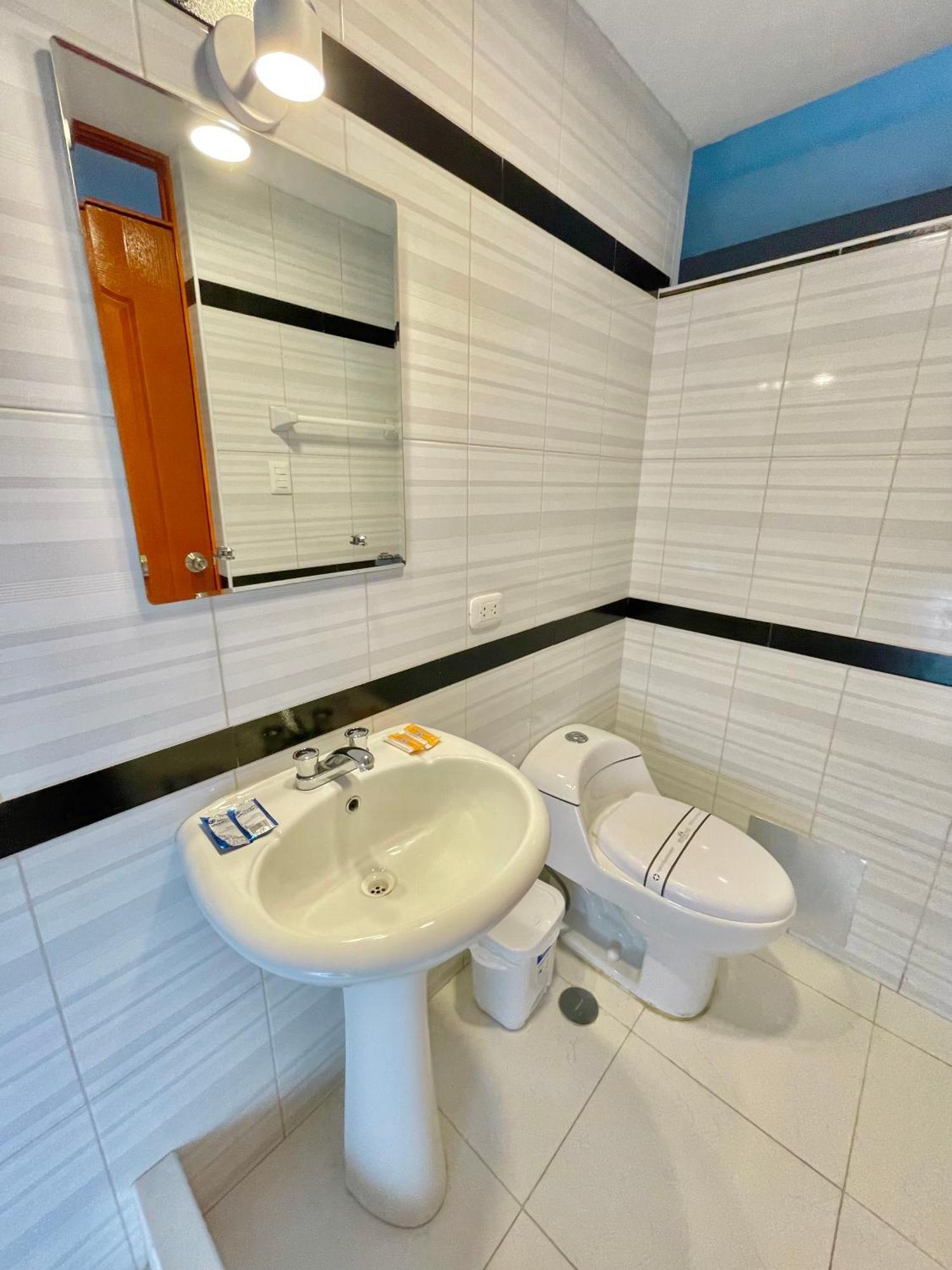 Jultom Inn Hotel & Suites トルヒーリョ エクステリア 写真