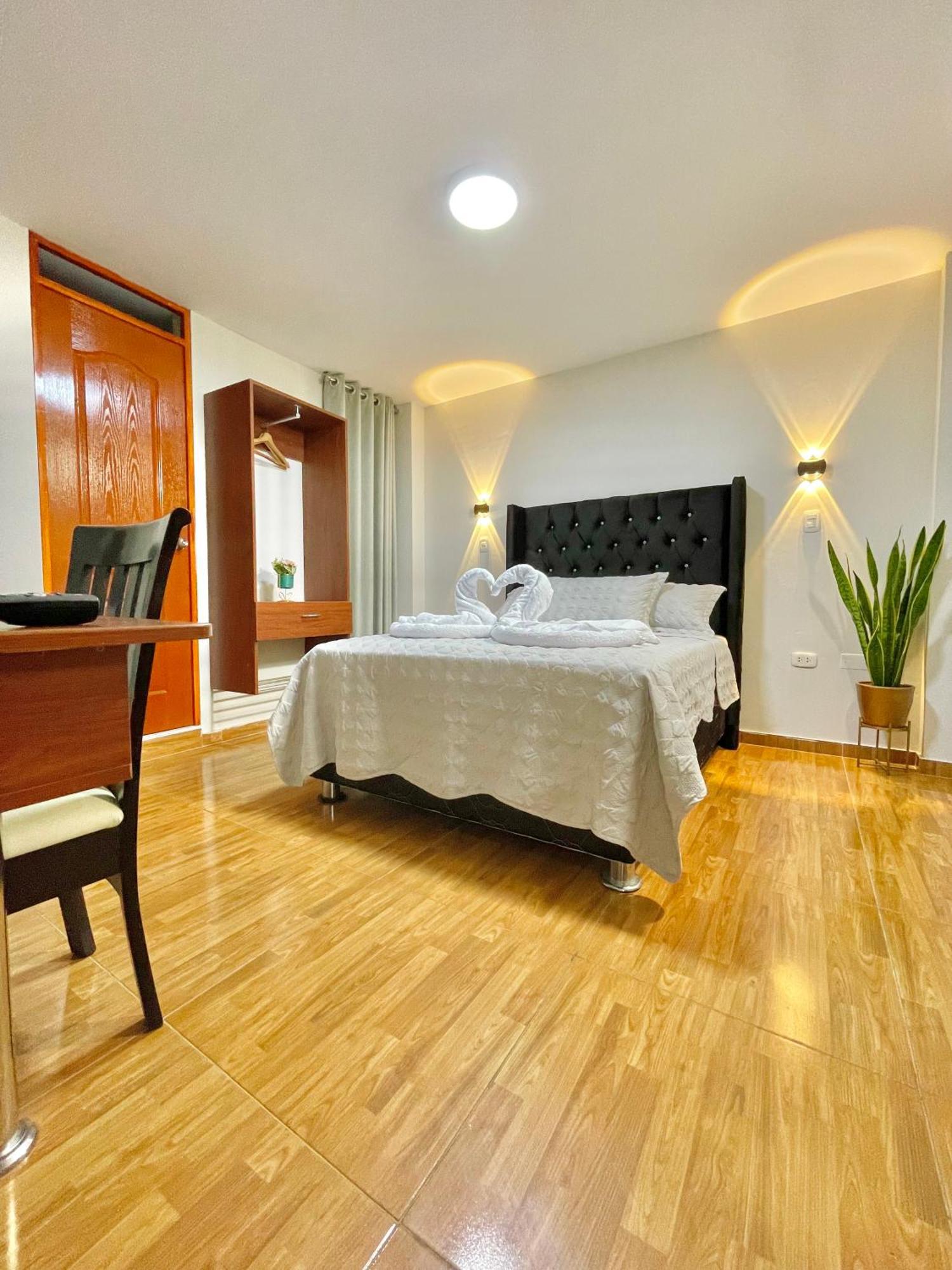 Jultom Inn Hotel & Suites トルヒーリョ エクステリア 写真